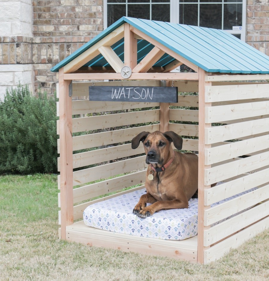 Изготовление утепленных будок для собак из качественных лесоматериалов