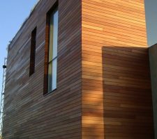 Деревянный фасад: достоинства и недостатки, цена, пошаговая установка фасада из дерева