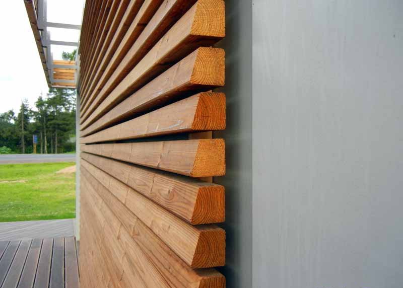 Деревянный фасад: достоинства и недостатки, цена, пошаговая установка фасада из дерева