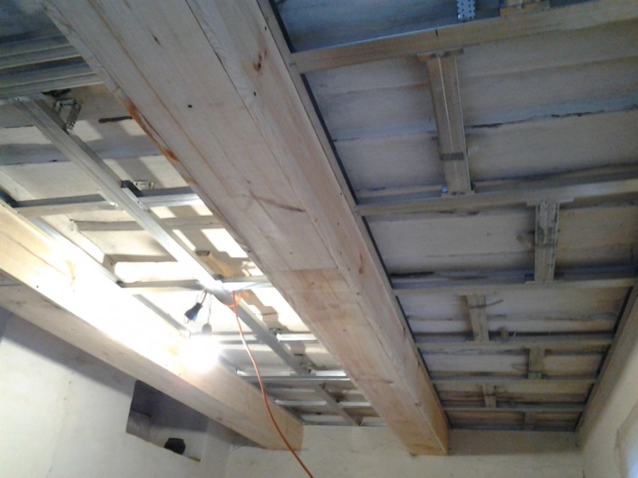 потолок из гипсокартона по деревянным перекрытиям