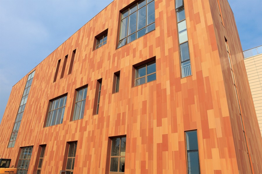 Вентилируемые фасады для коттеджей – преимущества и особенности конструкции
