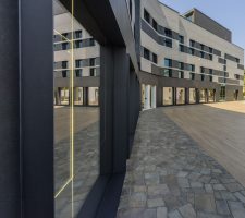 Вентилируемые фасады для коттеджей – преимущества и особенности конструкции