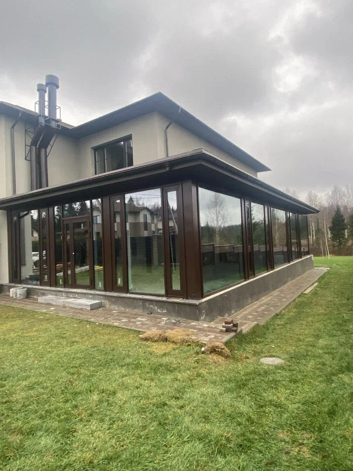 Алюминиевое остекление балкона: практично, современно и по-настоящему удобно